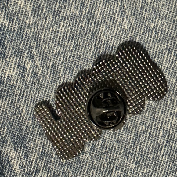 5/$15 Peace enamel Pin - Picture 5 of 6